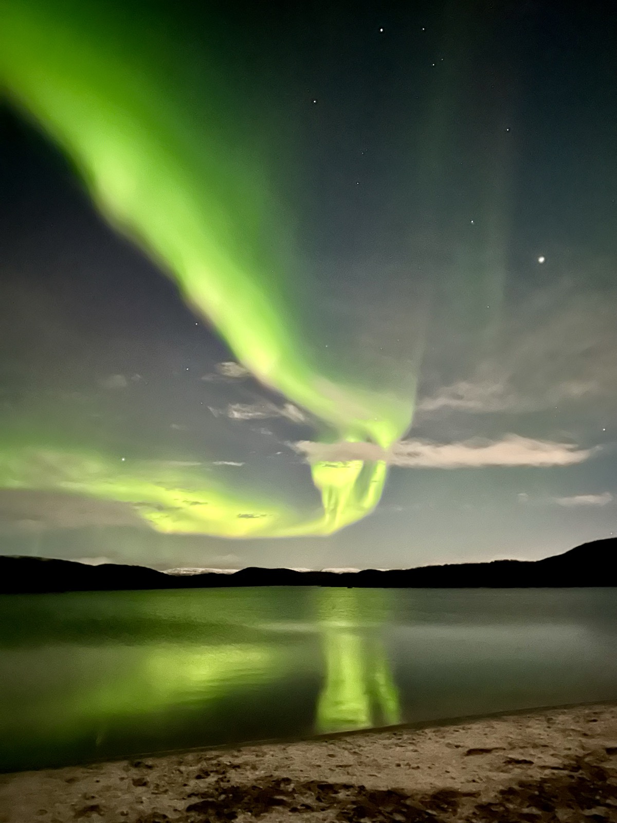 Aurora göl yansıması
