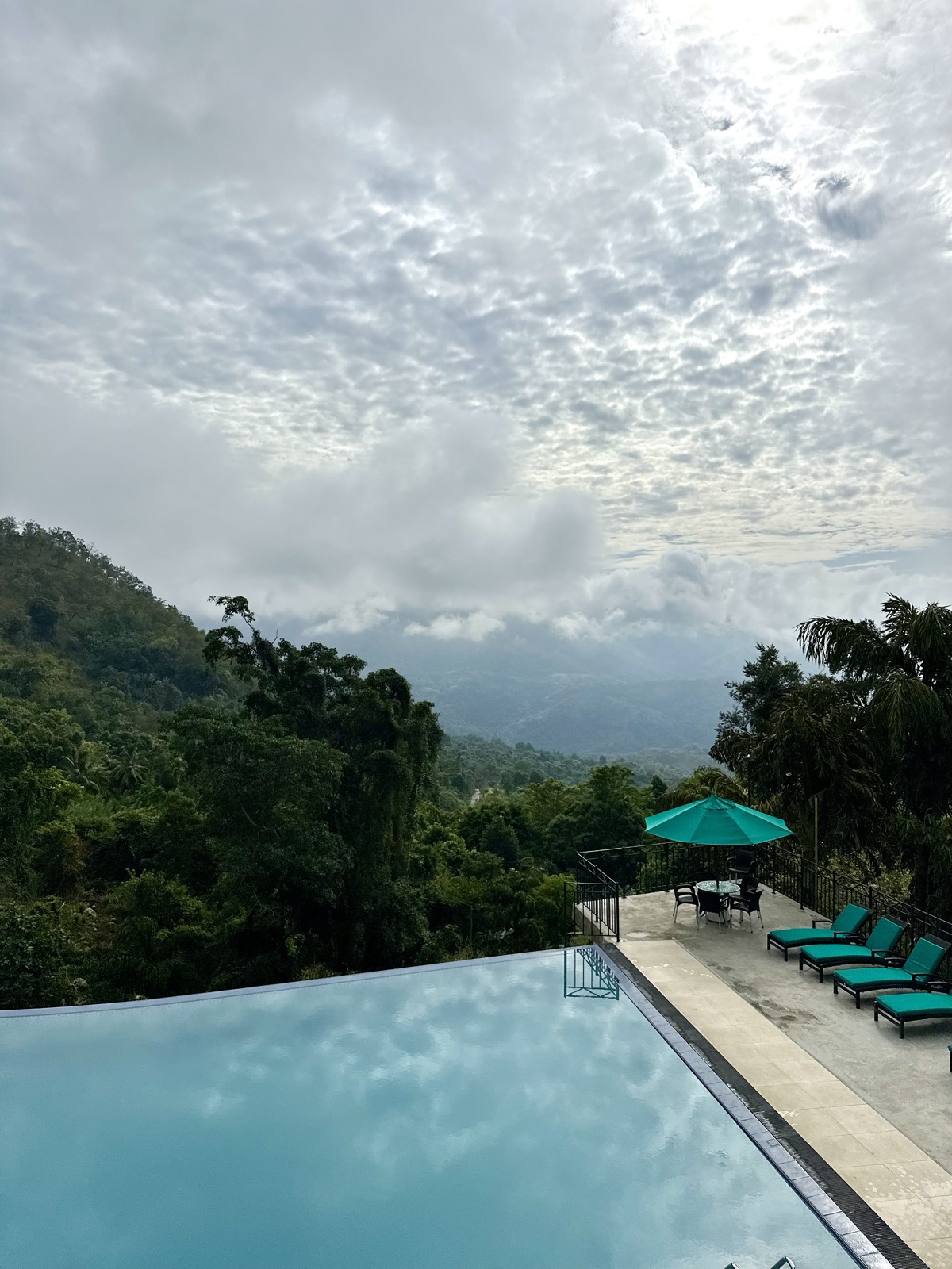 Sri Lanka infinity pool